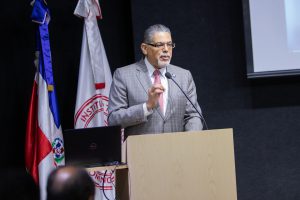 Rector ITSC expone en el lanzamiento de investigación de los indicadores de la Universidad de Internet de la UNESCO, aplicados a la República Dominicana.