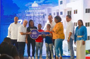 Gobierno entrega 200 apartamentos del plan Mi Vivienda en San Luis.