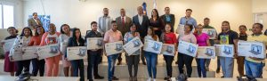 ITSC Entrega Laptops a Estudiantes Gracias al Fondo Quisqueya