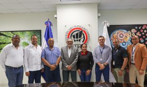 Instituto Técnico Superior Comunitario recibe visita de DP World Caucedo