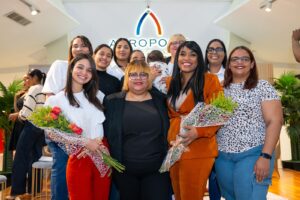 Con éxito se celebra la conferencia Mujeres 360 en Acrópolis