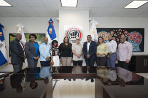 Avanzan gestiones para que jóvenes de Villa Altagracia estudien en el ITSC